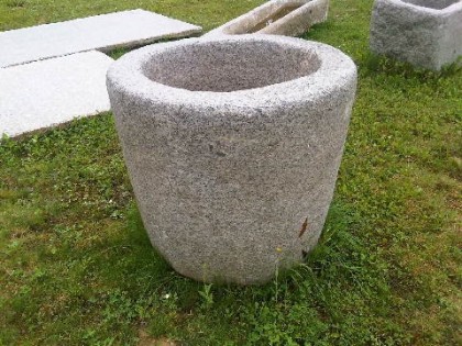 Granitgrader Wassertrog rund