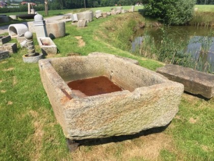 Alter Granitgrander